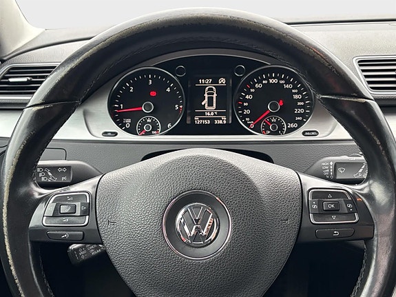 Volkswagen Passat 15 of 16