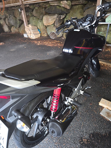 Honda CB 125F 2 of 7