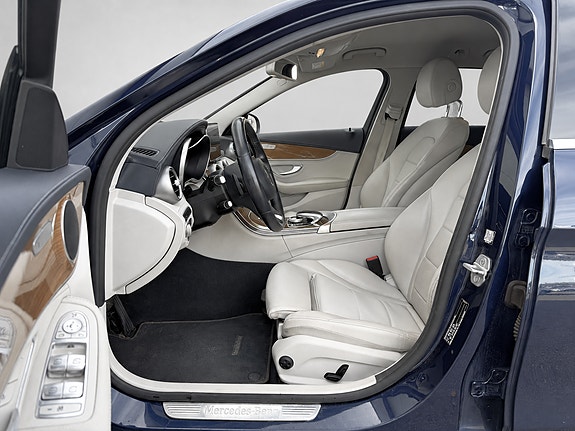 Mercedes-Benz C180 15 of 30