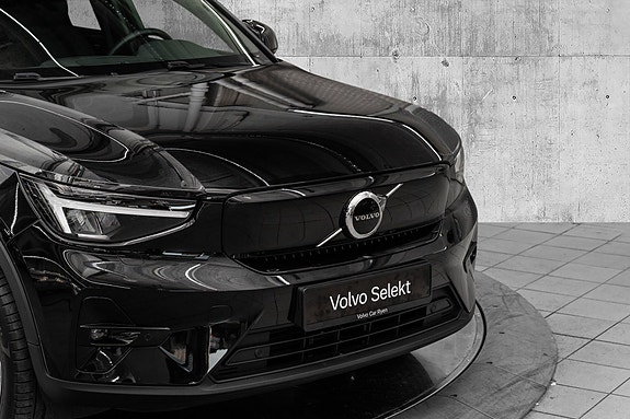 Volvo EX40 2 of 29