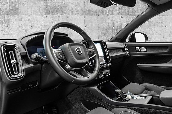 Volvo EX40 18 of 29