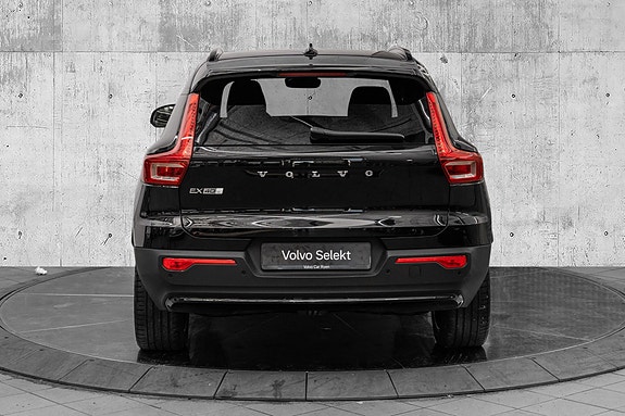 Volvo EX40 7 of 29