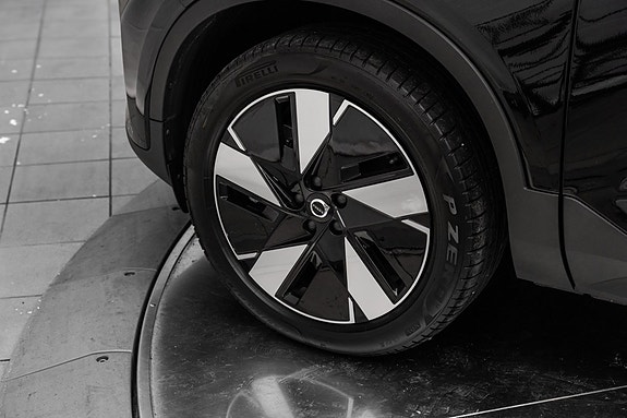 Volvo EX40 9 of 29