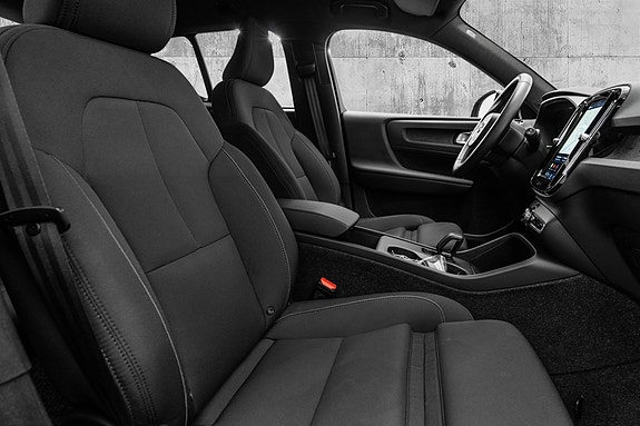 Volvo EX40 25 of 29