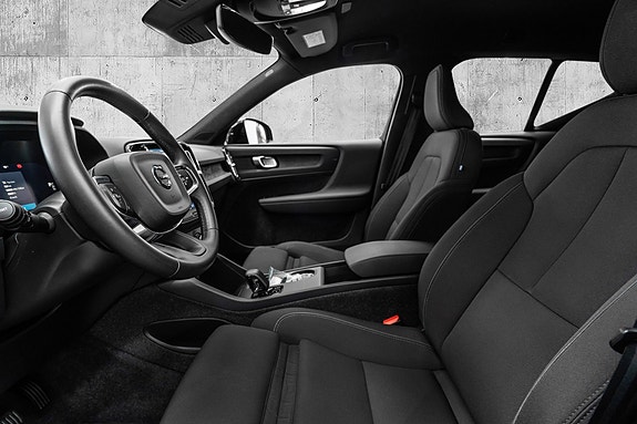Volvo EX40 17 of 29