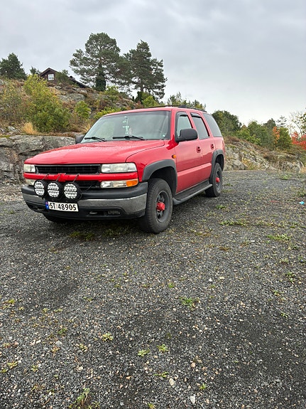 Chevrolet Tahoe 2 of 6