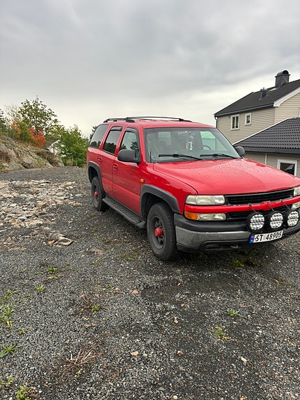 Chevrolet Tahoe 3 of 6