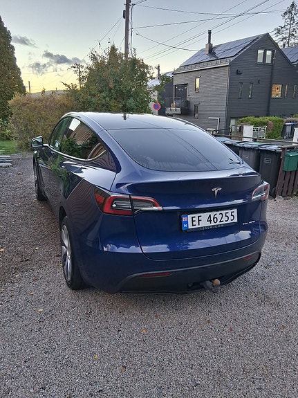 Tesla Model Y 5 of 10