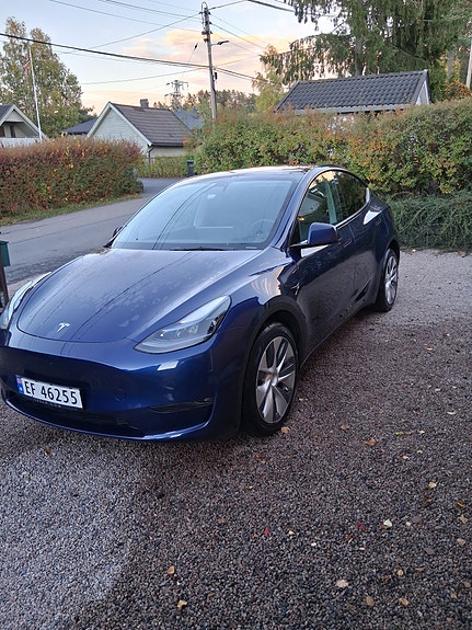 Tesla Model Y 2 of 10