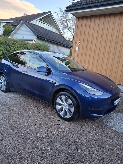 Tesla Model Y 3 of 10