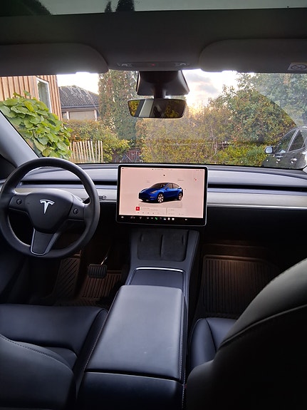 Tesla Model Y 8 of 10