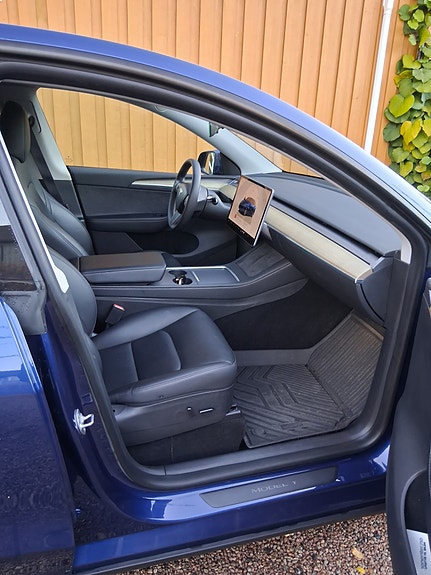 Tesla Model Y 10 of 10