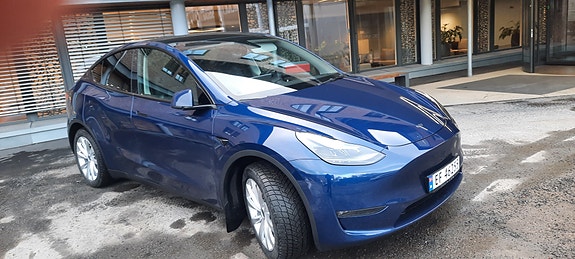 Tesla Model Y 7 of 10