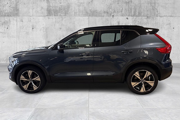 Volvo XC40 2 of 24