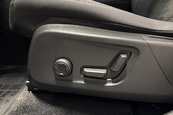 Volvo XC40 16 of 24
