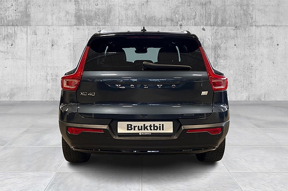Volvo XC40 4 of 24