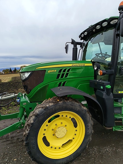 John Deere 6125R 2 of 5
