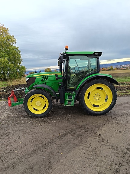 John Deere 6125R 3 of 5