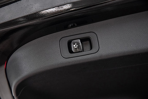 Mercedes-Benz GLB35 13 of 26