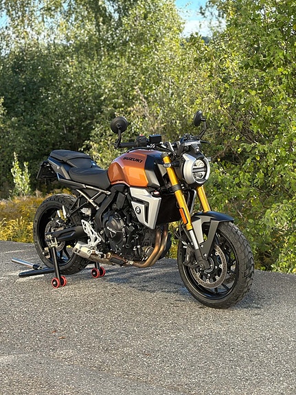 Suzuki GSX-8T 2 of 29