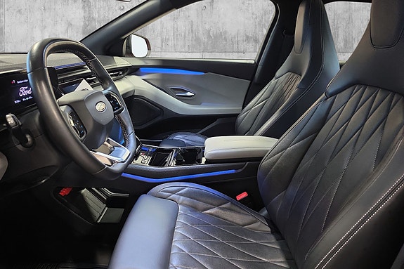 Ford Explorer 15 of 27