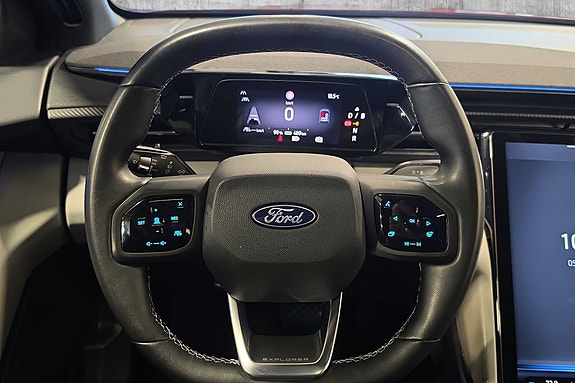 Ford Explorer 17 of 27