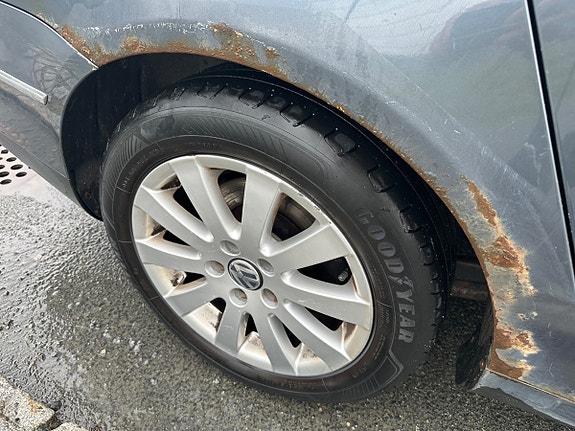 Volkswagen Passat 21 of 24