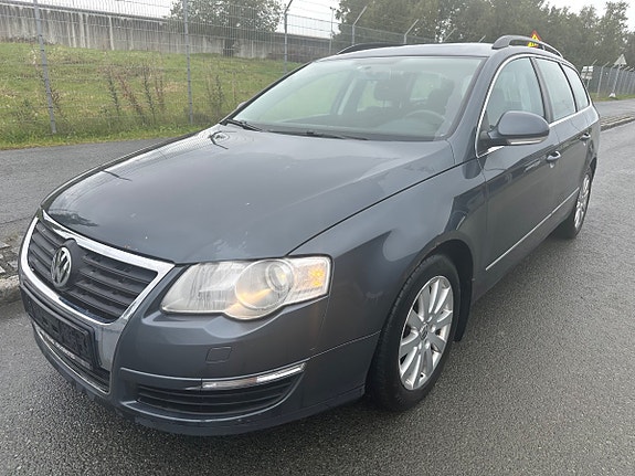 Volkswagen Passat 3 of 24