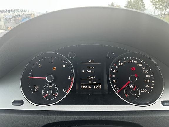Volkswagen Passat 10 of 24