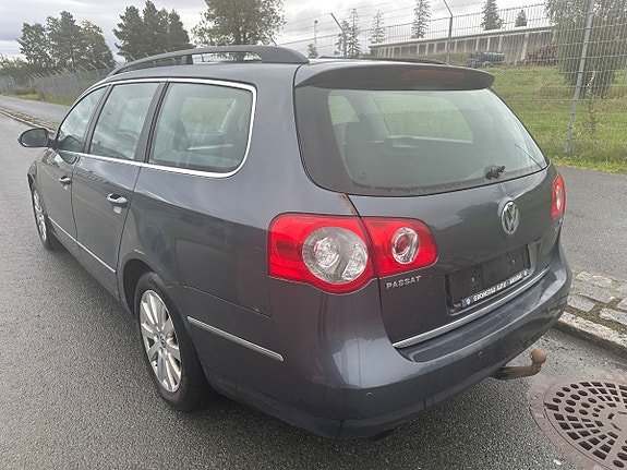 Volkswagen Passat 4 of 24