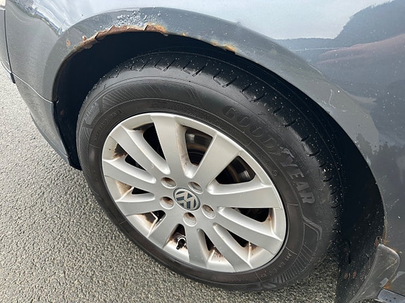 Volkswagen Passat 19 of 24