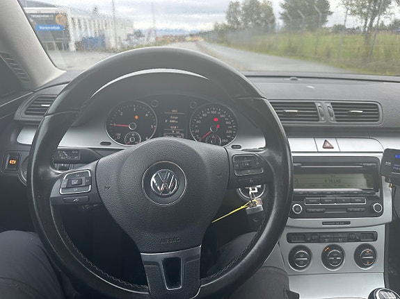 Volkswagen Passat 9 of 24