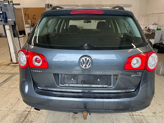 Volkswagen Passat 5 of 24
