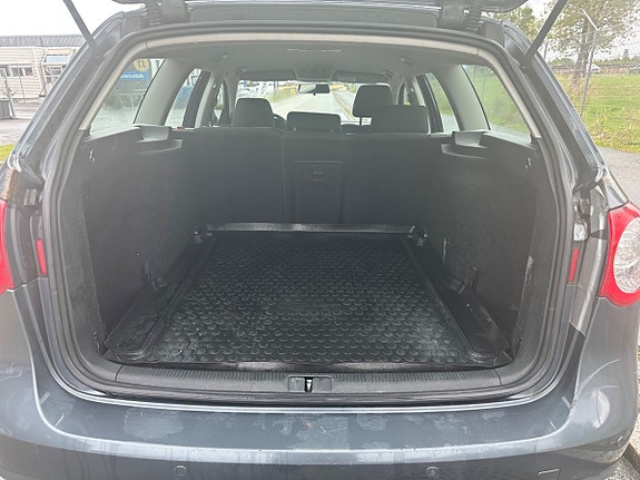 Volkswagen Passat 14 of 24