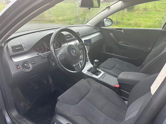 Volkswagen Passat 8 of 24