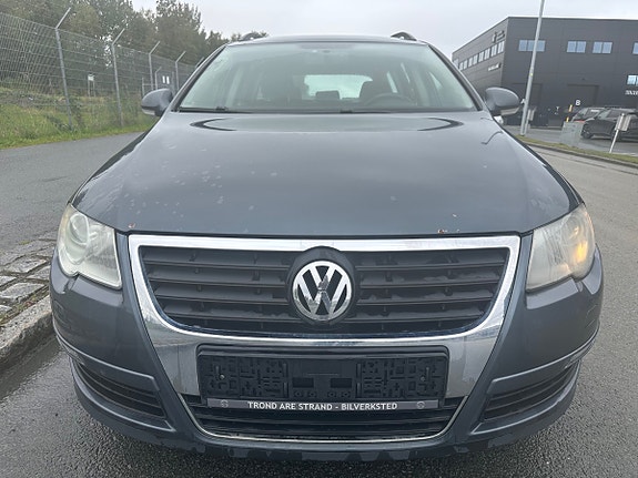 Volkswagen Passat 2 of 24
