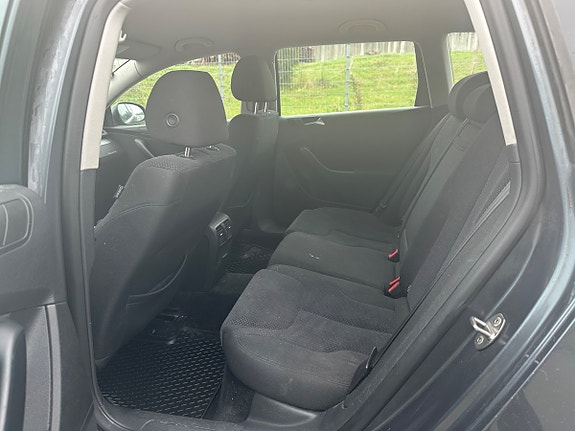 Volkswagen Passat 13 of 24