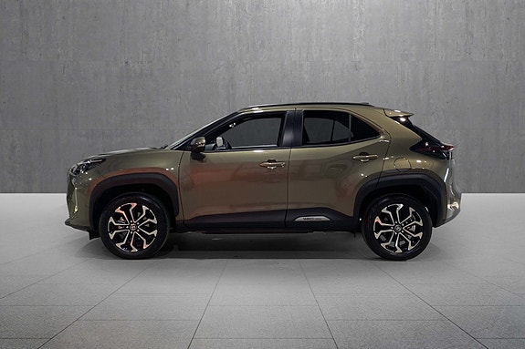Toyota Yaris Cross 2 of 18