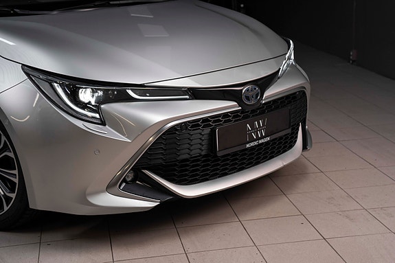 Toyota Corolla 2 of 27