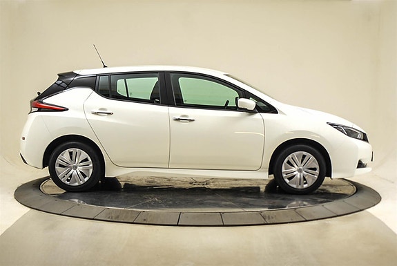Nissan Leaf 3 of 27