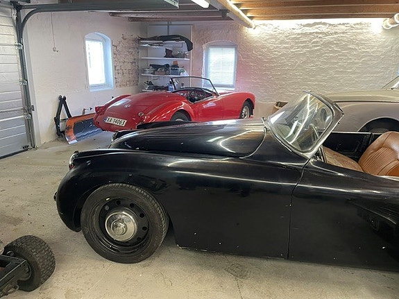 Jaguar XK150 5 of 6