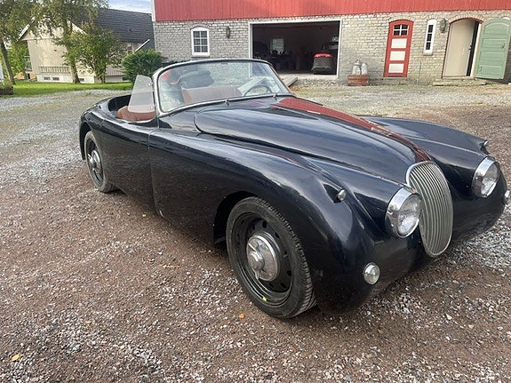 Jaguar XK150 2 of 6