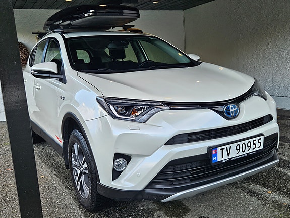 Toyota RAV4 3 of 28