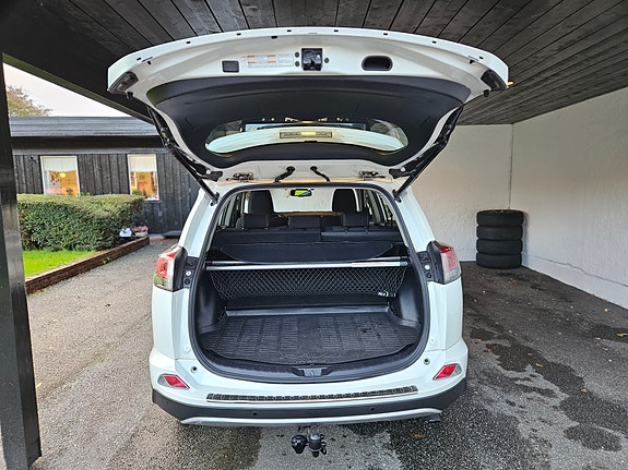 Toyota RAV4 11 of 28