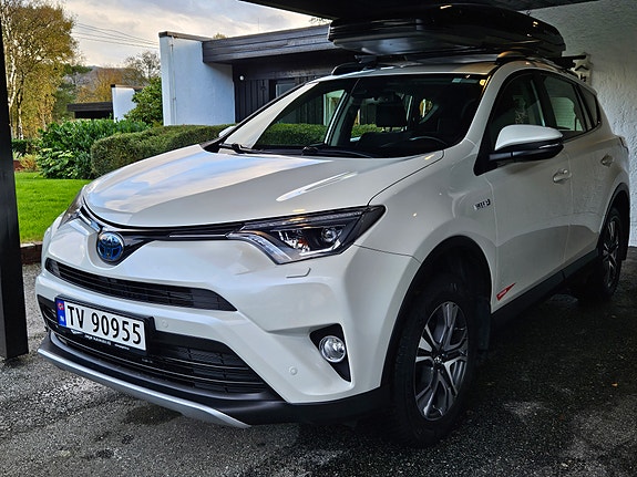 Toyota RAV4 2 of 28