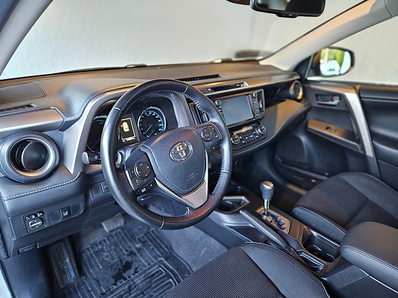 Toyota RAV4 17 of 28