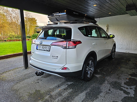 Toyota RAV4 6 of 28