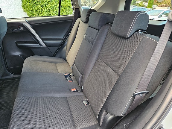 Toyota RAV4 24 of 28