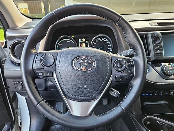 Toyota RAV4 15 of 28
