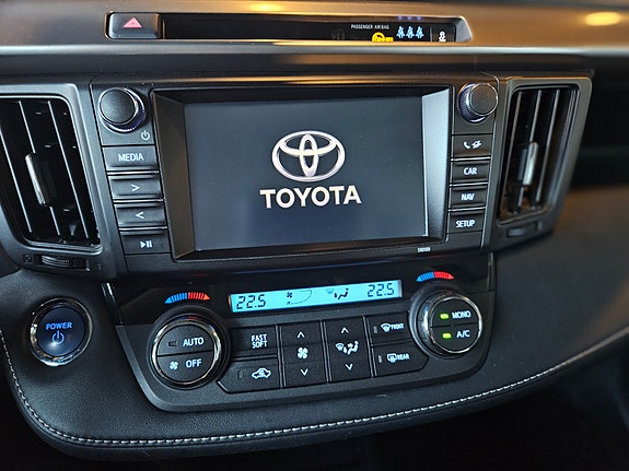 Toyota RAV4 18 of 28